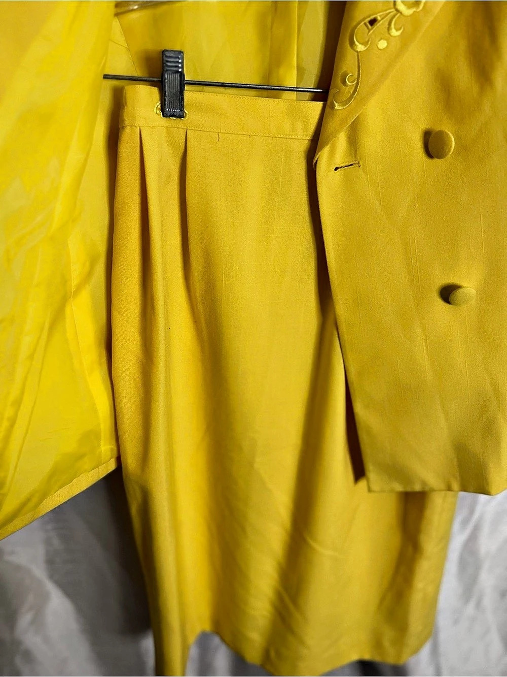 Morgan Miller Embroidered Skirt Suit in Yellow Size 10 NWT - Picture 10 of 14
